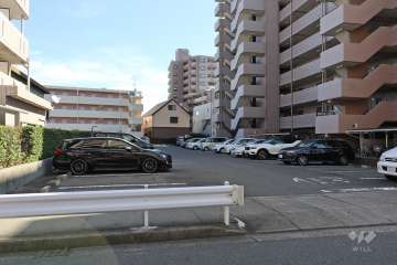 駐車場出入り口・敷地内駐車場（屋外平面式）