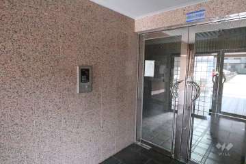 エントランスはオートロック付きです。