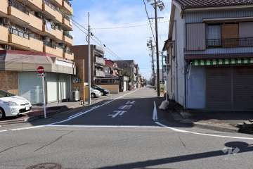 敷地南側の前面道路