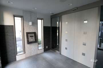 エントランスはオートロック付きです。