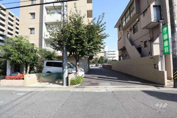 駐車場出入り口・敷地内駐車場（屋外平面式）