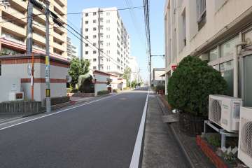 敷地南側の前面道路