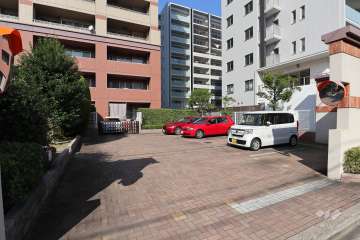 駐車場出入り口・敷地内駐車場（屋外平面式）