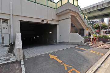 地下駐車場への出入口