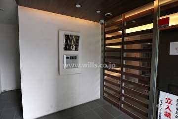 エントランスはオートロック付きです。