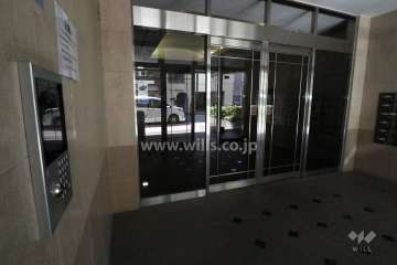 エントランスはオートロック付です。