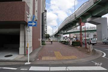 敷地東側は、江川線と名古屋高速6号清須線に面しています。