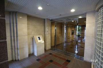 エントランスはオートロック付きです。