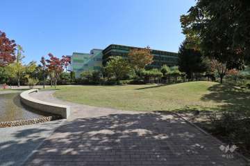 共用広場・敷地内の各所に植栽スペースが設けられています。