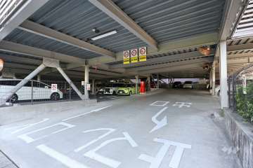 駐車場出入り口・敷地内駐車場（自走式立体）