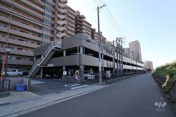 敷地内駐車場（自走式立体）