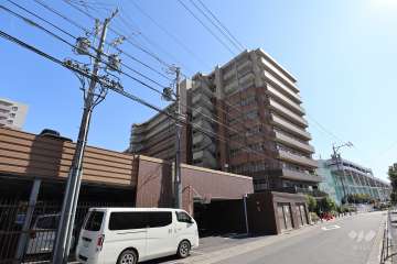 ロイヤルアークソレイス上小田井の外観（北西側から）