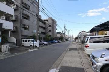 敷地北側の前面道路