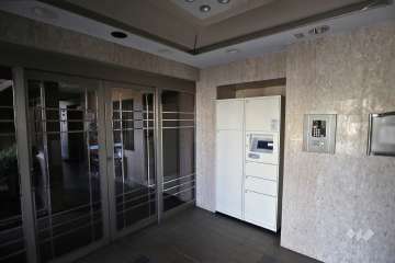 エントランスはオートロック付きです。