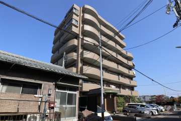 ライオンズマンション比良第2の外観(南西側から)