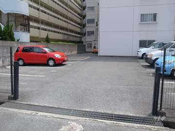 敷地内駐車場（屋外平面式）