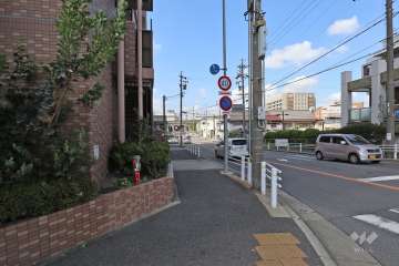 敷地北西側の前面道路