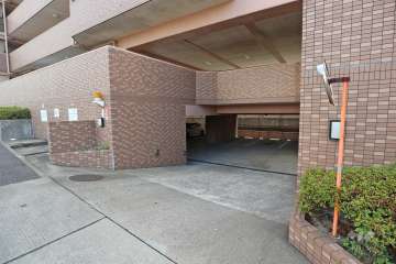 駐車場出入り口・敷地内駐車場（屋内平面式）