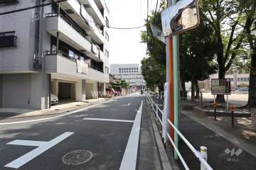 敷地南側の前面道路