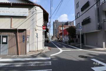 敷地西側の前面道路（堀詰町第1号線）