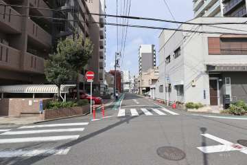 敷地北側の前面道路