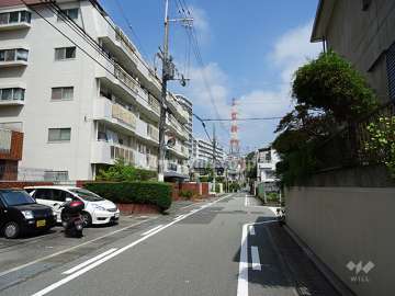 敷地東側の前面道路