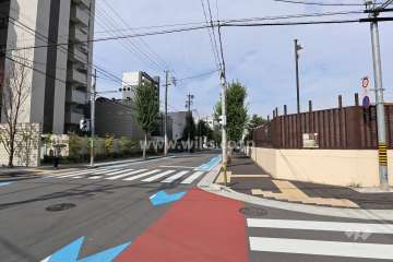 敷地北側の前面道路