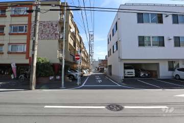 敷地南側の前面道路