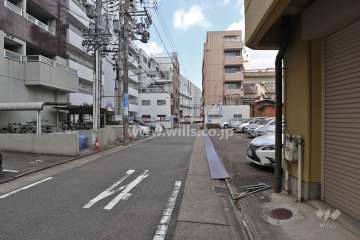 敷地北側の前面道路（東側から）