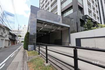 駐車場出入り口