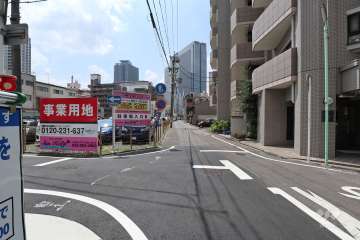 敷地東側の前面道路