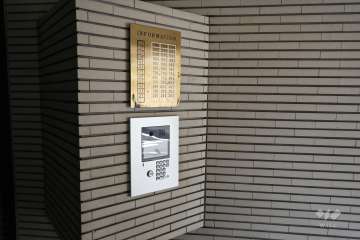 オートロックの操作盤、案内板