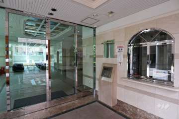 エントランスはオートロック付きです。