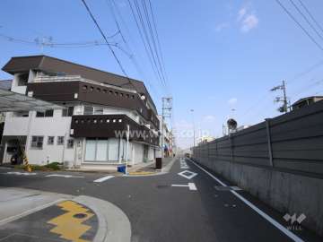 敷地南側の前面道路（府道14号大阪高槻京都線）