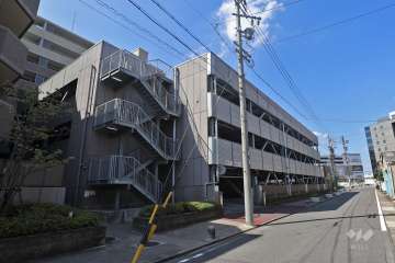 自走式立体駐車場の外観