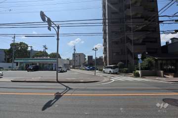 敷地北東側の前面道路