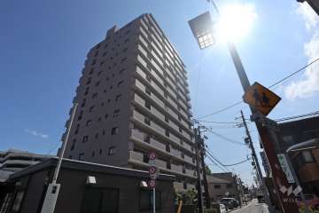 宝マンション名西の外観（南西側から）