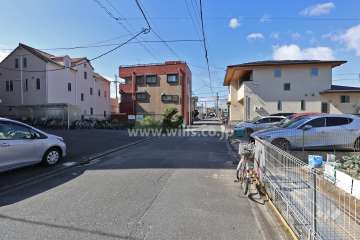 敷地北側の前面道路（東側から）