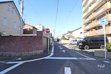 敷地南側の前面道路