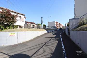 敷地入り口（西側）