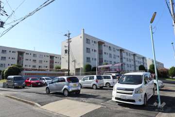 三日月住宅4号棟の外観（北東側から）