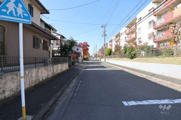 敷地南側の前面道路