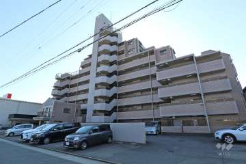 宝マンション一色新町B棟の外観（北東側から）