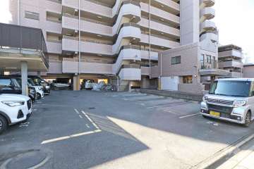 敷地内駐車場（屋外平面式、屋内平面式）