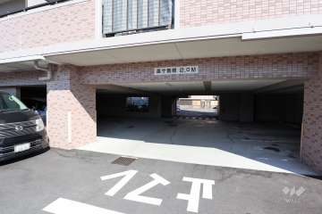 駐車場出入り口・敷地内駐車場（屋内平面式、屋外平面式）