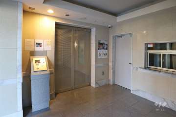 エントランスはオートロック付きです。