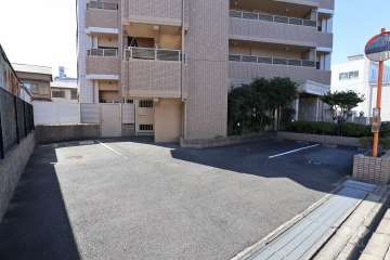 駐車場出入り口・敷地内駐車場（屋外平面式）