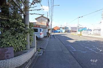 敷地北側の前面道路