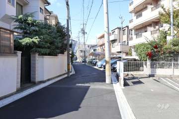 敷地南側の前面道路