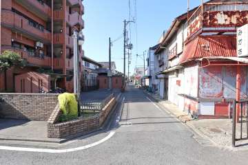敷地北側の前面道路